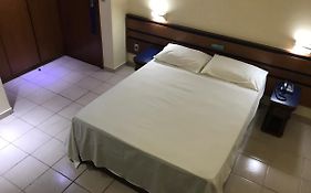 Oft Plaza Oeste Hotel